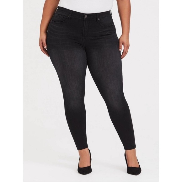 Torrid Womens Plus Size 26R Sky High Skinny Premium Stretch High-Rise Black Jean - Picture 1 of 6